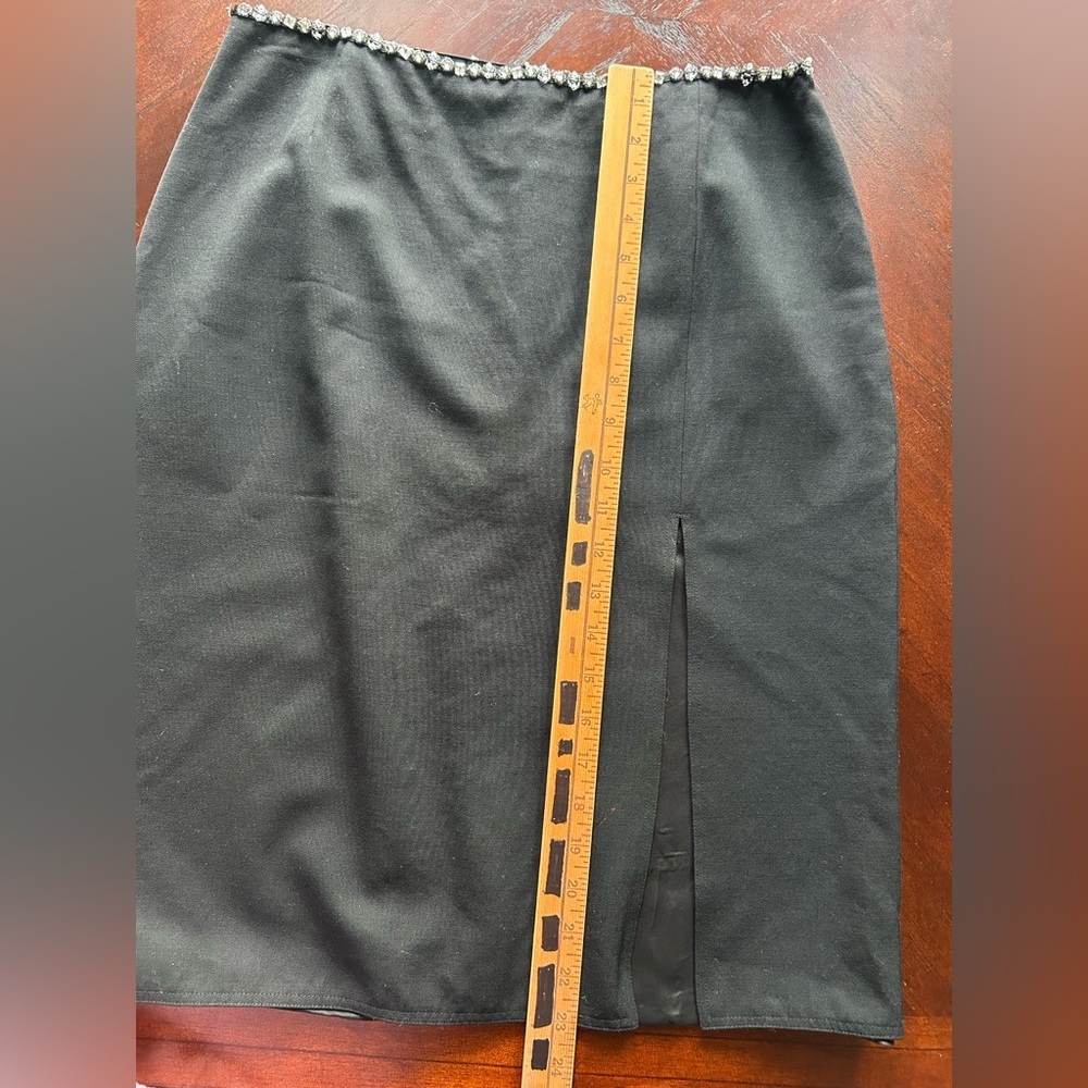GEANNI Versace Elegant Black Pencil Skirt with Pearl Detail - Picture 5 of 11